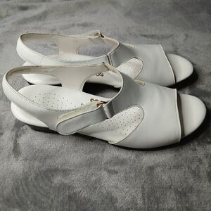 SAS‎ White Leather Sandals